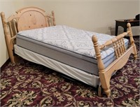 Blonde Wood Queen Size Bed Set
