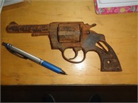 OLD RUSTY COLT PISTOL / FOR PARTS