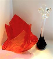 F6) HANDKERCHIEF VASE AND ANOTHER GLASS VASE-