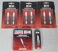 C7) 11 NEW Chamion RC12LYC Spark Plugs NOS