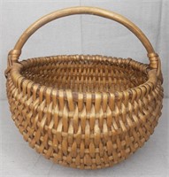 C7) Vintage Round Woven Basket