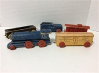 Vintage wooden train cars (5)