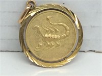 Zodiak Round Gold Tone Metal Pendant / Charm