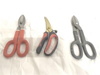 2 pair Tin snips and a pair of gardening shears