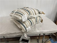 Marlo Lorenz 2 set pillows, new