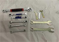 Wrench set varying sizes (11)