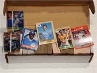 Bundle of 100s of Major League Baseball Cards 20+