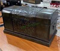 Decorative wooden treasure box with metallic vine