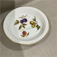 Royal Worcester Evesham porcelain pie pan with