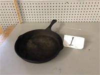CAST IRON FRYING PAN