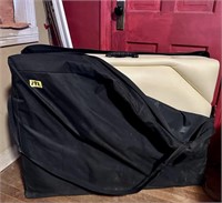 Folding Massage Table with Carrier / Case