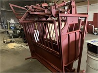 Hydraulic Cattle Chute (Works Great)