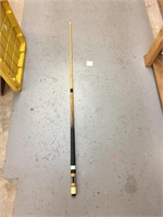 WOOD POOL CUE / APPROX:  58"