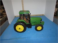 ERTL DIECAST JOHN DEERE 7800 TRACTOR