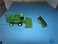 DIECAST JOHN DEERE COMBINE