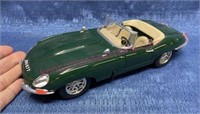1/18 die cast Burago 1961 Jaguar "E" Italy