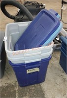 3 Rubbermaid totes with lids