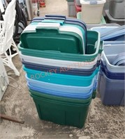 8 rubbermaid totes with lids