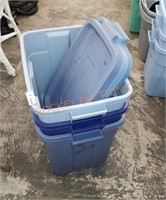 3 Rubber Maid totes with lids