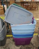 6 Rubbermaid totes with lids