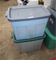 2 Rubbermaid totes with lids