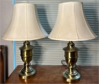 V - PAIR OF MATCHING TABLE LAMPS W/ SHADES