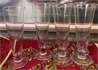 V - LOT OF 4 PILSNER GLASSES (LV3)
