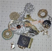 Costume jewelry lot broaches and pins