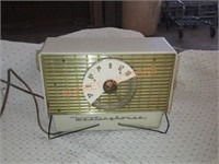 Vintage Westinghouse Model H-417TS Plastic Radio