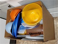 LARGE BOX OF PLASTIC FOOD STAORAGE CONTAINERS