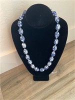 BLUE AND WHITE ASIAN INSPIRED NECKLACE