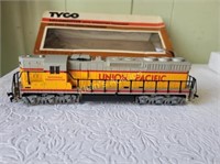 tyco 239-23 ho scale union pacific diesel loc SD24