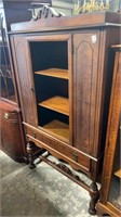 Walnut Deperssion China Cabinet with One Drawer