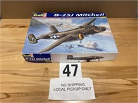 REVELL B-25J MITCHELL MODEL