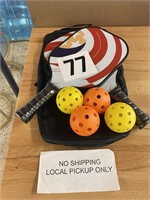 SET OF 2 PICKLE BALL PADDLES W/BALLS & CARRY CASE