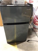 Newwair mini fridge (damaged) tested