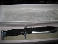 13" Black Handled Hunting Knife