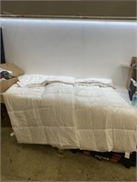 New lot of 2 king size comforters. 1 lavish king