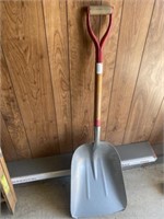 Grain shovel