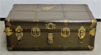Vintage Metal Suitcase / Trunk w Key
