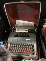 Royal type writer with case