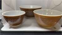 3 Vintage Pyrex Nesting Mixing Bowls. 5.75", 7.25"