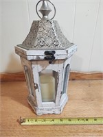 Decorative lantern with battery operated
