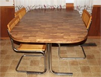 Kitchen Table and 3 Kitchen Chairs (unmatched)