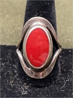 VINTAGE STERLING SILVER RING WITH RED STONE SIZE