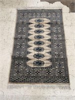 VINTAGE HAND KNOTTED WOOL RUG MADE IN PAKISTAN