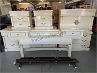 Vintage 5 pc. King Size Bedroom Suite