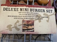 Deluxe Mini Burger Set NIB