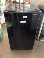 Insignia 3.3 CuFt Compact Refrigerator read
