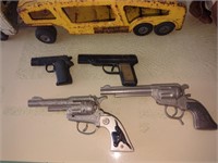 Range Rider and Texan Junior vintage cap guns and